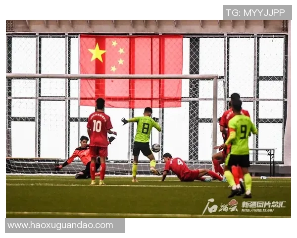 在绿茵场上追梦的少年与足球明星的奇幻冒险之旅